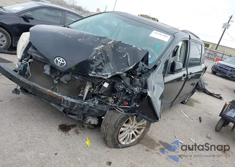 2012 Toyota Sienna Xle V6 8 Passenger z USA, uszkodzony, nr VIN 5TDYK3DC8CS196614